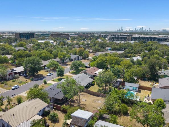 6906 Miranda DR, Austin TX 78752