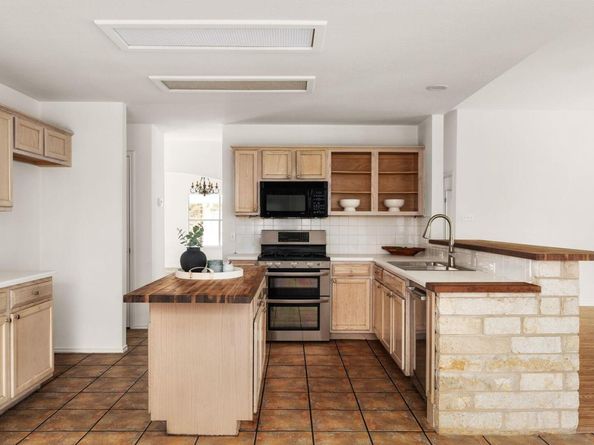 3320 Silkgrass BND, Austin TX 78748