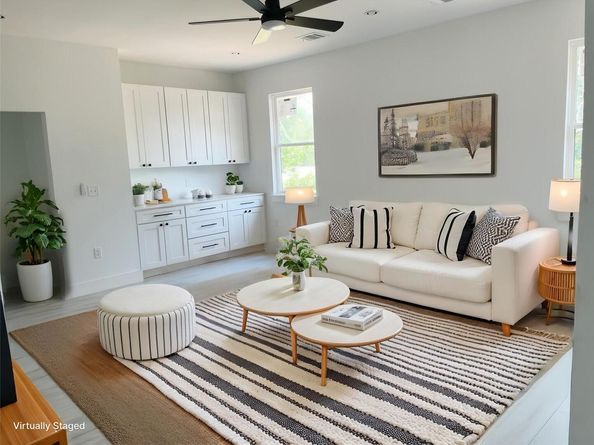 1500 Sylvan Glade unit 2b RD 2B, Austin TX 78745