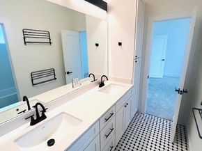 1500 Sylvan Glade unit 2b RD 2B, Austin TX 78745