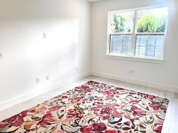 1500 Sylvan Glade unit 2b RD 2B, Austin TX 78745