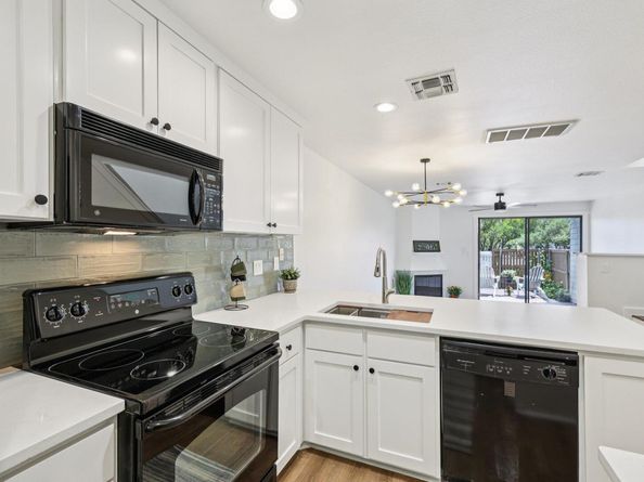 7122 Wood Hollow DR 52, Austin TX 78731