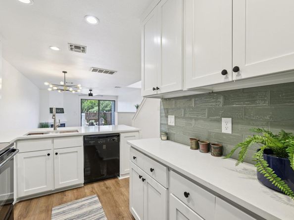 7122 Wood Hollow DR 52, Austin TX 78731