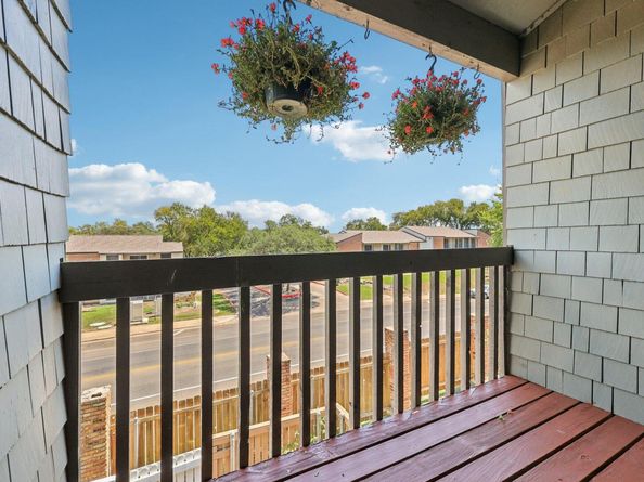 7122 Wood Hollow DR 52, Austin TX 78731