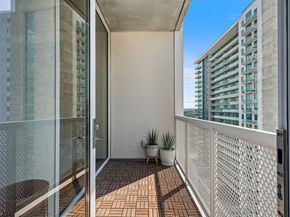 301 West Ave 2009, Austin TX 78701