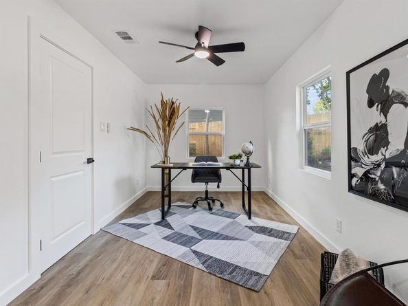 1601 N Redondo DR, Austin TX 78721