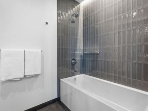 610 Davis ST 2112, Austin TX 78701