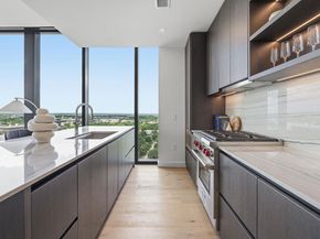 610 Davis ST 2112, Austin TX 78701