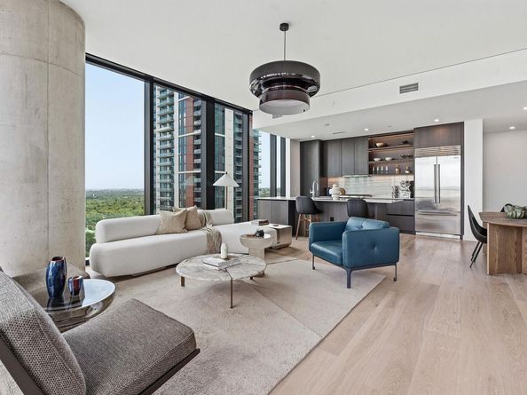 610 Davis ST 2112, Austin TX 78701