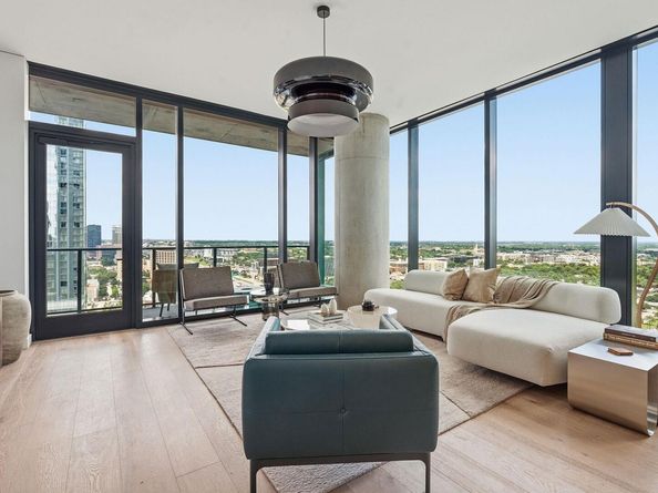610 Davis ST 2112, Austin TX 78701