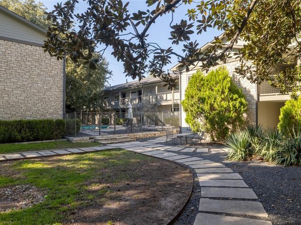 2303 East Side DR 223, Austin TX 78704