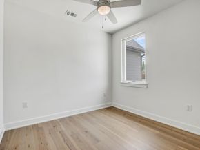 4127 E 12th ST 5, Austin TX 78721