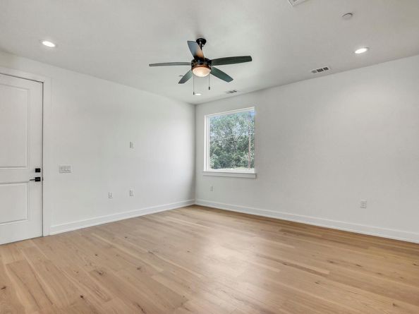 4127 E 12th ST 5, Austin TX 78721