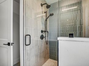 4127 E 12th ST 5, Austin TX 78721