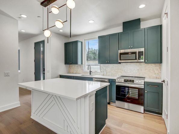 4127 E 12th ST 5, Austin TX 78721