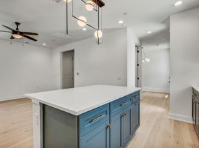 4127 E 12th ST 5, Austin TX 78721