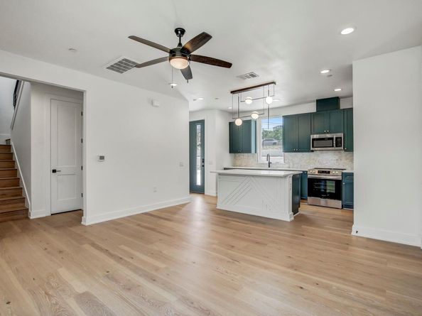 4127 E 12th ST 5, Austin TX 78721