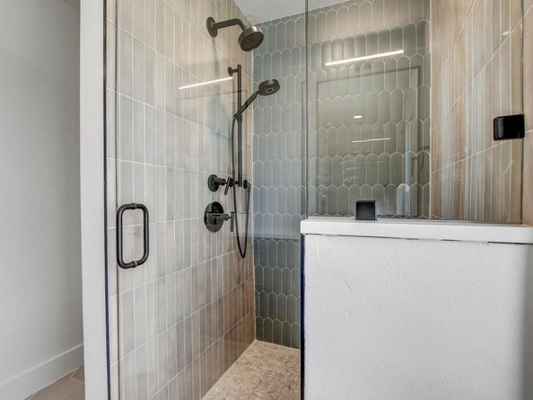 4127 E 12th ST 5, Austin TX 78721