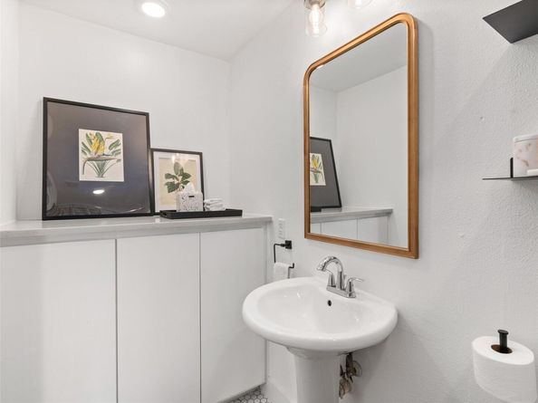 1111 W 10th ST 206, Austin TX 78703