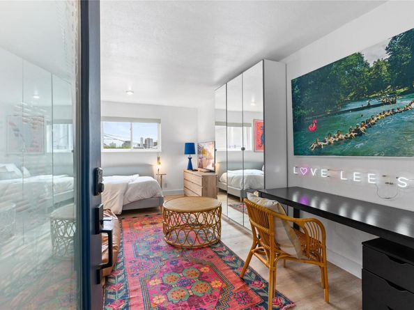 1111 W 10th ST 206, Austin TX 78703