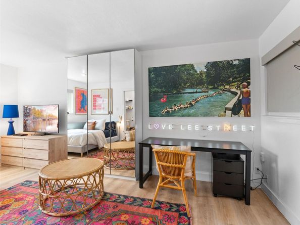 1111 W 10th ST 206, Austin TX 78703