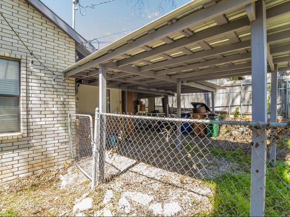 1220 Taylor ST, Austin TX 78702