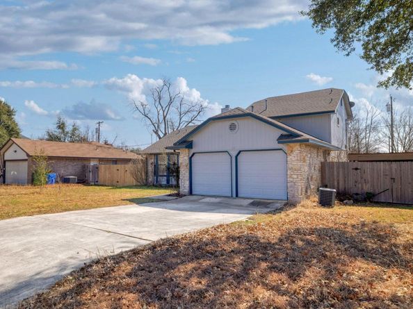 405 Brookhollow DR, Pflugerville TX 78660