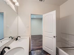 1100 Hyde Park DR, Round Rock TX 78665