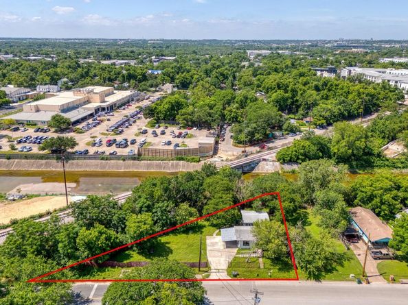 3509 Lyons RD, Austin TX 78702