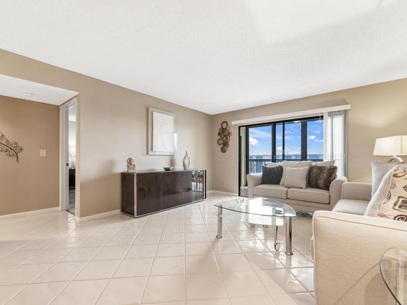 7290 Kinghurst Drive 704, Delray Beach FL 33446