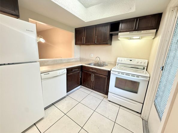 1201 Hillcrest Ct 109, Hollywood FL 33021