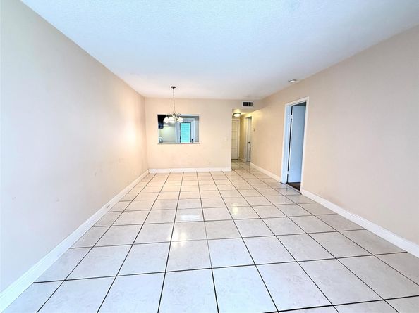 1201 Hillcrest Ct 109, Hollywood FL 33021