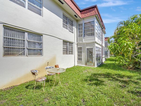 3090 NW 46th Avenue 105c, Lauderdale Lakes FL 33313