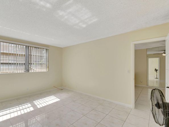 3090 NW 46th Avenue 105c, Lauderdale Lakes FL 33313