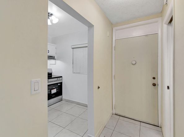 3090 NW 46th Avenue 105c, Lauderdale Lakes FL 33313