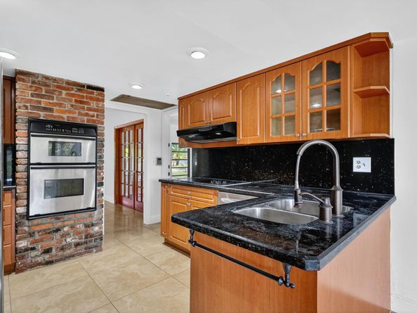19811 W Oakmont Drive, Hialeah FL 33015