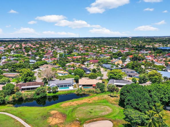 19811 W Oakmont Drive, Hialeah FL 33015
