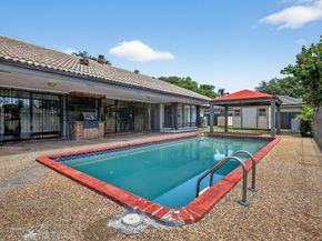 19811 W Oakmont Drive, Hialeah FL 33015
