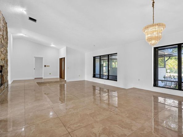 19811 W Oakmont Drive, Hialeah FL 33015