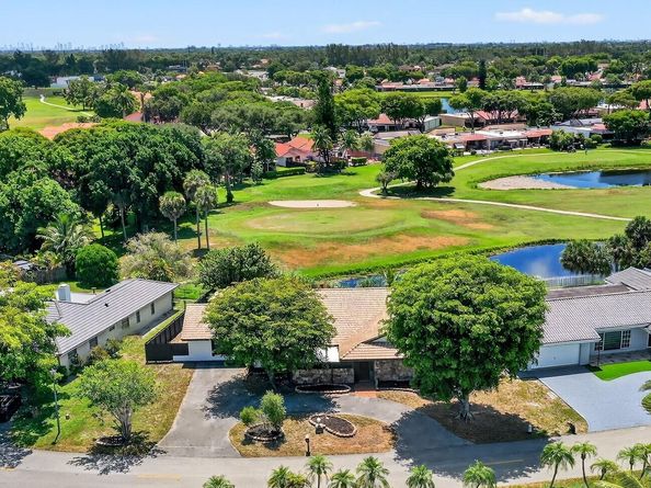 19811 W Oakmont Drive, Hialeah FL 33015