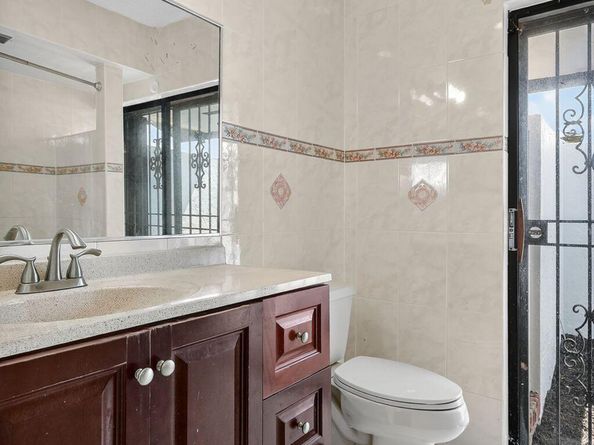 19811 W Oakmont Drive, Hialeah FL 33015