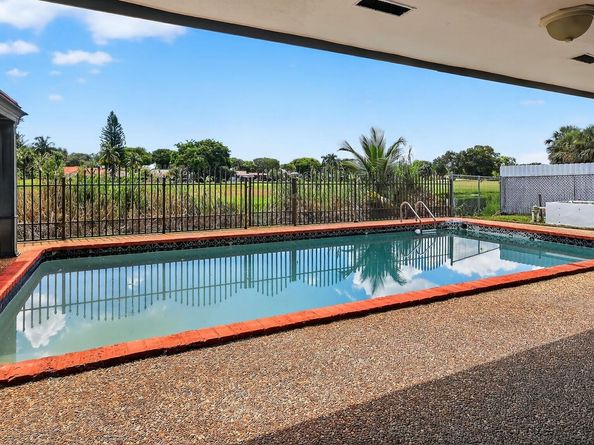 19811 W Oakmont Drive, Hialeah FL 33015
