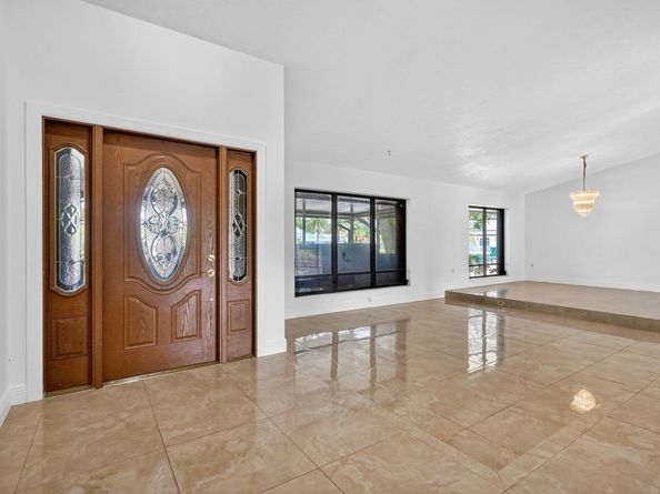 19811 W Oakmont Drive, Hialeah FL 33015