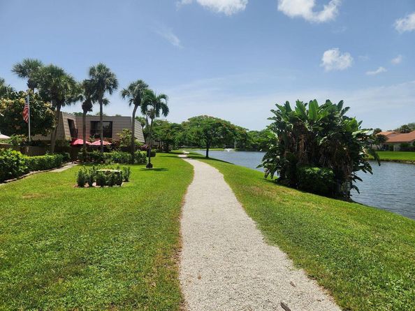 5609 56th Way, West Palm Beach FL 33409