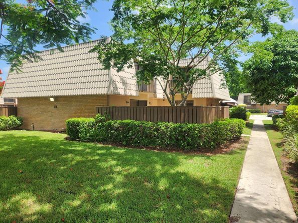 5609 56th Way, West Palm Beach FL 33409