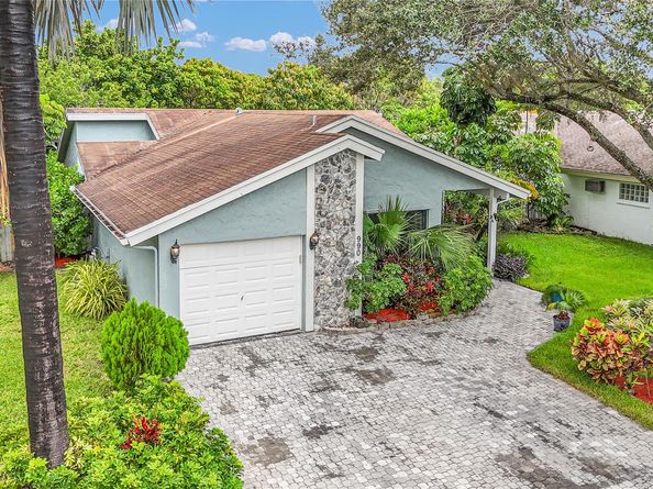 990 NW 89th Ave, Plantation FL 33324