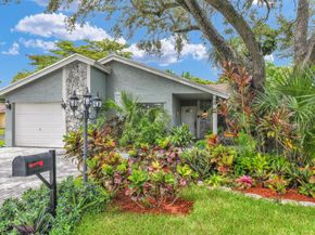 990 NW 89th Ave, Plantation FL 33324