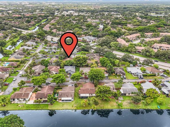990 NW 89th Ave, Plantation FL 33324
