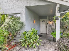 990 NW 89th Ave, Plantation FL 33324