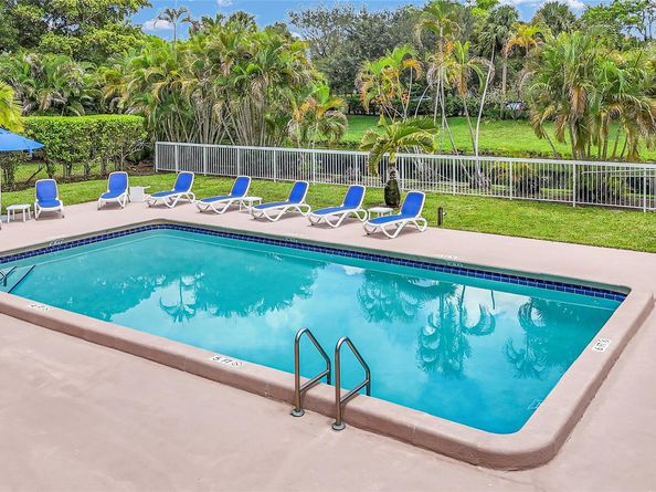 990 NW 89th Ave, Plantation FL 33324